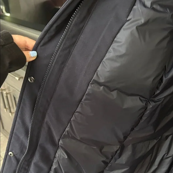 Uniqlo Navy Long Puffer Coat with Plush Detachable Hood - Picture 5 of 12